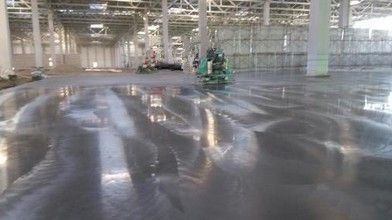 临沂沂水金刚砂地面材料多少钱一吨？金刚砂耐磨地坪材料全面解析